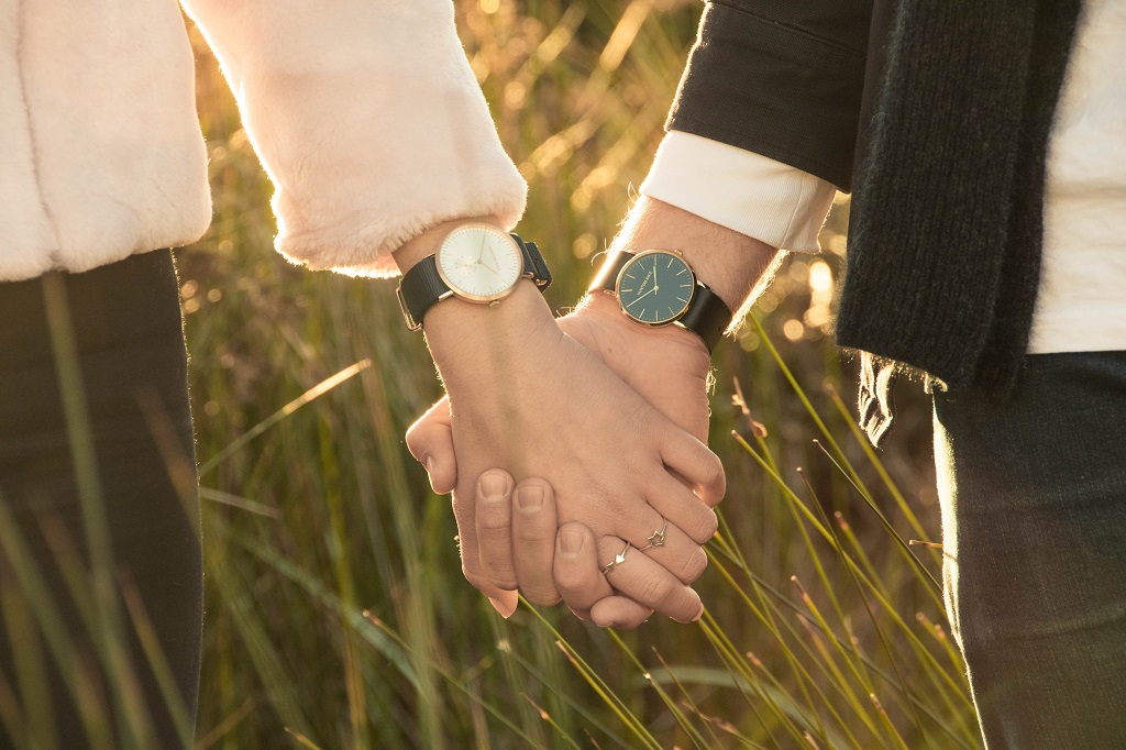 en que mano va el reloj de mujeres